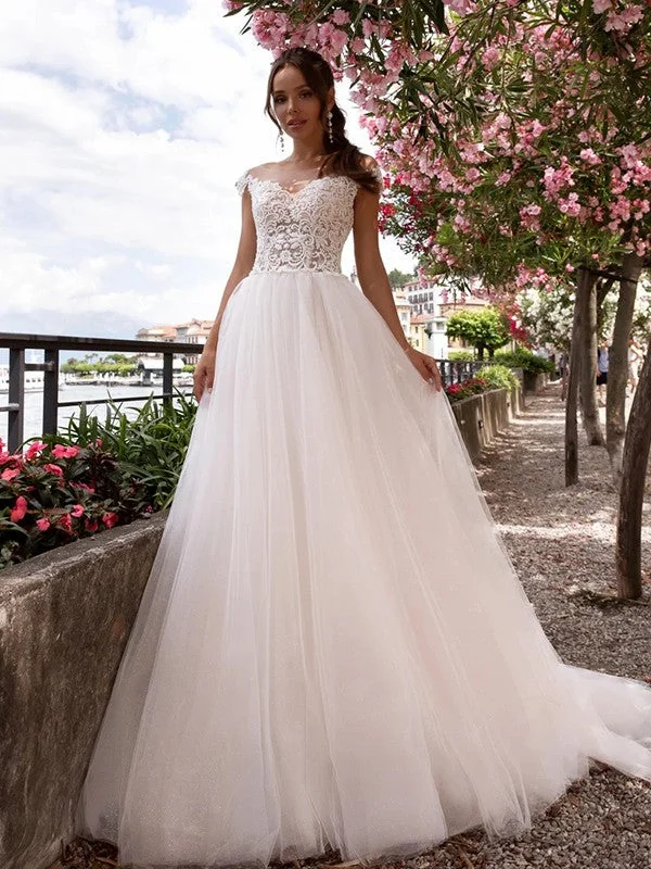 Women's Elegant Garments A-Line/Princess Tulle Applique Bateau Sleeveless Court Train Wedding Dresses